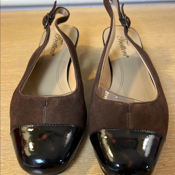 Trotters Brown and Black Flats with Slingback Strap - Picture 1 of 6